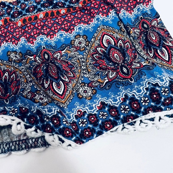 Patterned shorts Size Large - Picture 7 of 8